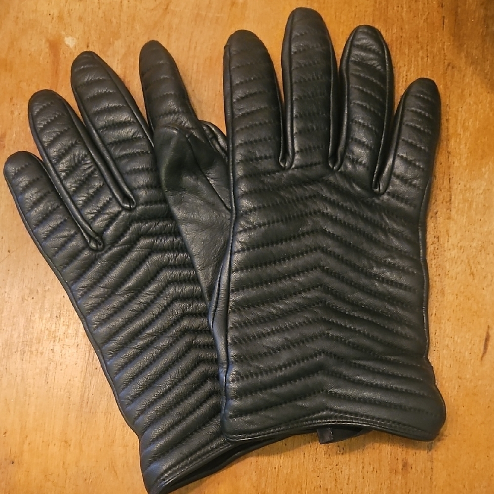 Women's Size L Genuine Leather Black Chevron Pattern Gloves With Tech Fingers